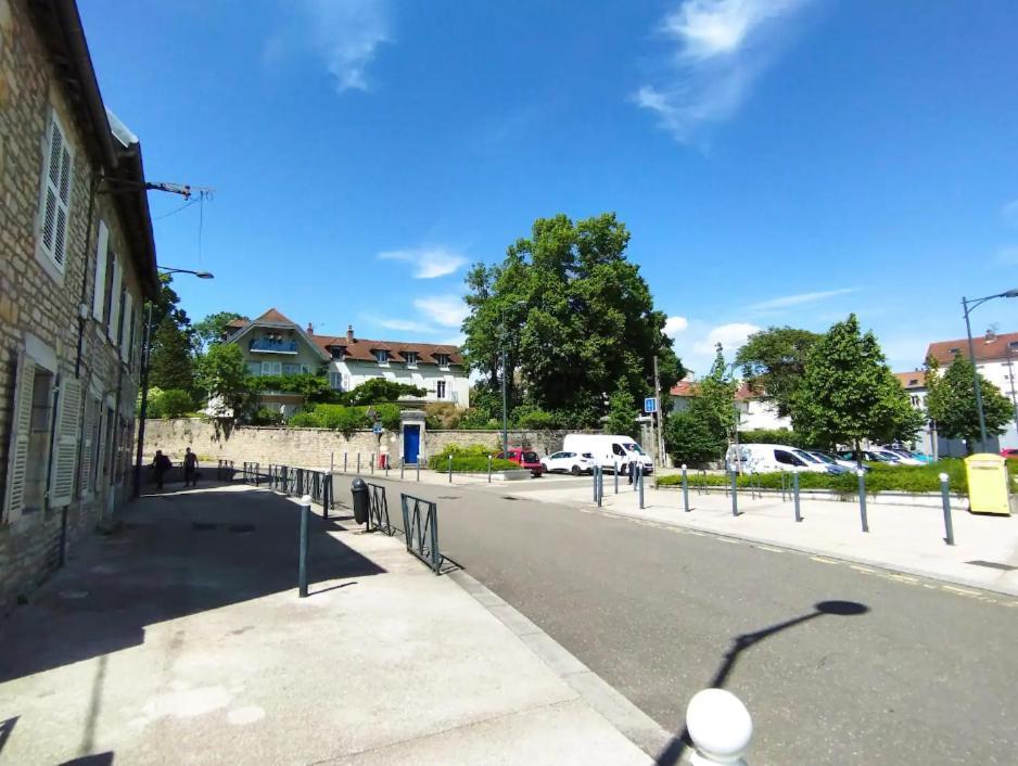 Les Glycines, Un Air De Campagne A La Ville Besancon Exterior photo